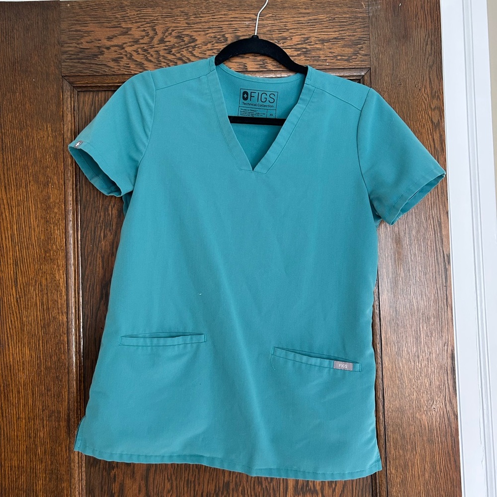 FIGS Women's Teal Top and bottoms